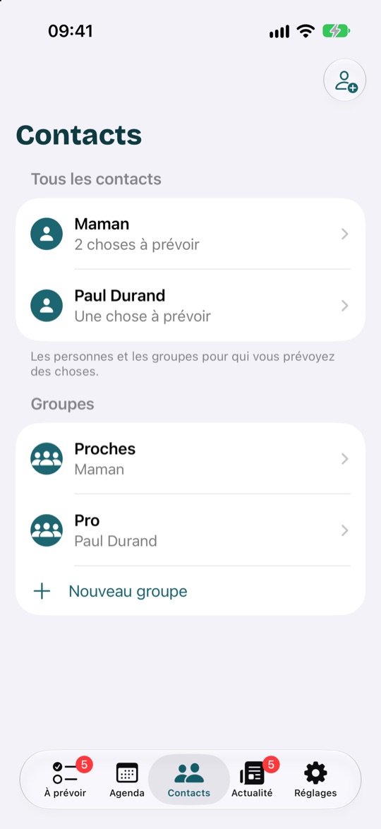 L'onglet Contacts : Maman et Paul Durand, puis les groupes Proches et Pro